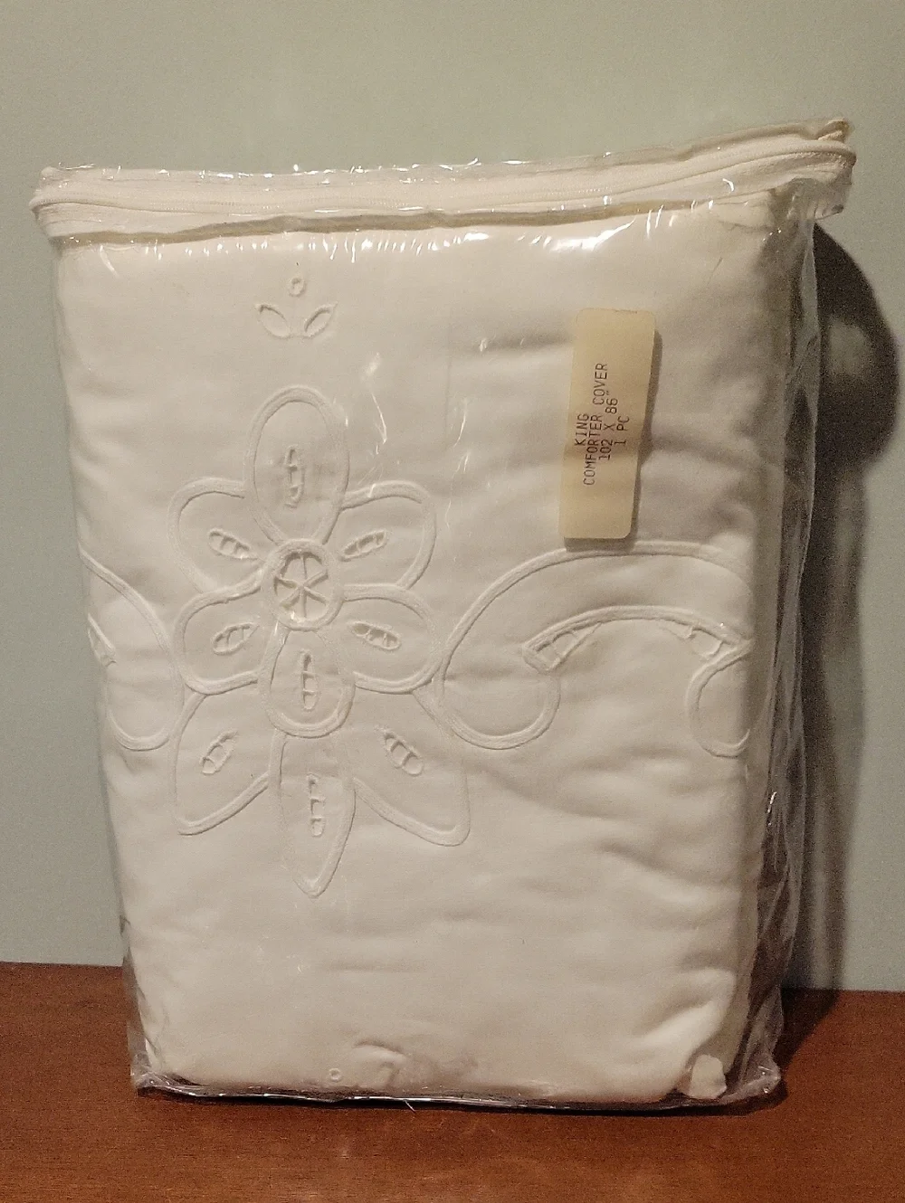 White King Embroidered Comforter Cover- Classic Elegance